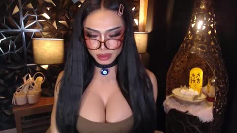 Snapshot of wildroxie chatting on March 3, 1:10 am ROXIE online show from March 3, 1:10 am