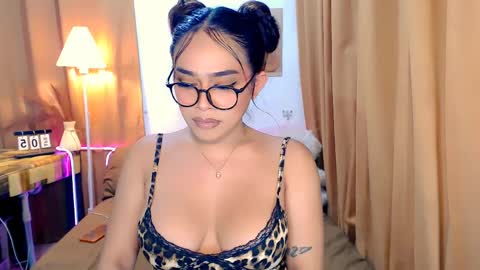 Snapshot of wildsassy0719 chatting on April 5, 2:25 pm shea online show from April 5, 2:25 pm
