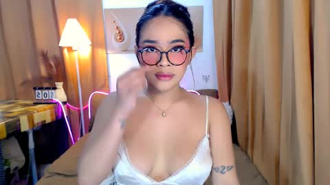 Snapshot of wildsassy0719 chatting on April 7, 9:54 am shea online show from April 7, 9:54 am