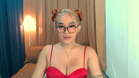 Snapshot of wildsassy0719 chatting on May 2, 12:10 pm shea online show from May 2, 12:10 pm