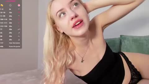 Snapshot of willapurr chatting on July 3, 10:32 am Willa online show from July 3, 10:32 am
