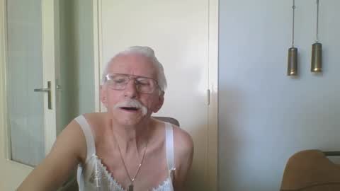 willem77779 online show from April 22, 11:45 am