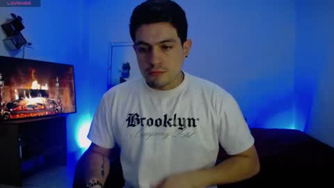 Snapshot of william_steel_ chatting on April 23, 11:42 am William Steel online show from April 23, 11:42 am