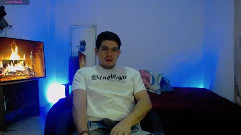 Snapshot of william_steel_ chatting on April 23, 12:29 pm William Steel online show from April 23, 12:29 pm