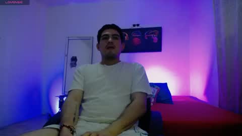 Snapshot of william_steel_ chatting on May 1, 11:37 am William Steel online show from May 1, 11:37 am