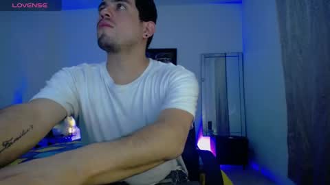 Snapshot of william_steel_ chatting on May 5, 12:29 am William Steel online show from May 5, 12:29 am