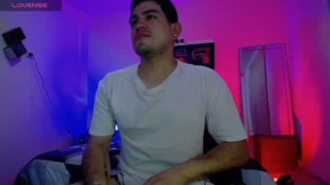 Snapshot of william_steel_ chatting on May 9, 11:04 am William Steel online show from May 9, 11:04 am