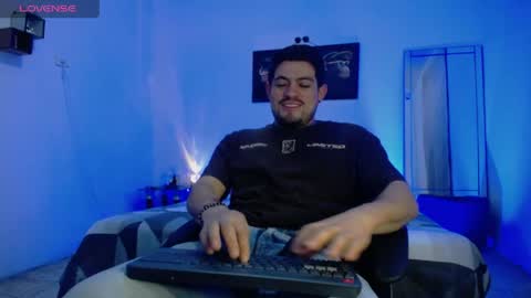 Snapshot of william_steel_ chatting on May 18, 11:16 am William Steel online show from May 18, 11:16 am