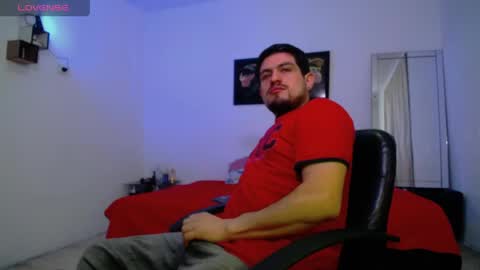 Snapshot of william_steel_ chatting on May 27, 11:18 am William Steel online show from May 27, 11:18 am