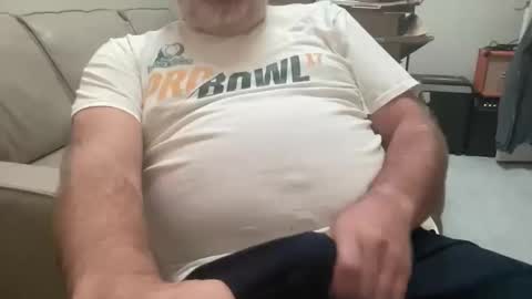 Snapshot of willieb777 chatting on November 16, 2:33 pm willieb777 online show from November 16, 2:33 pm