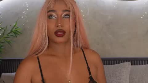 Snapshot of willow_hendrix chatting on July 17, 7:19 pm Ms Willow online show from July 17, 7:19 pm
