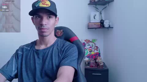 willy_veins online show from July 10, 1:47 pm
