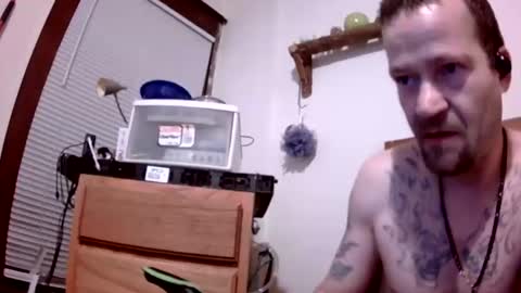 Snapshot of willydogg83 chatting on April 1, 3:29 am willydogg83 online show from April 1, 3:29 am
