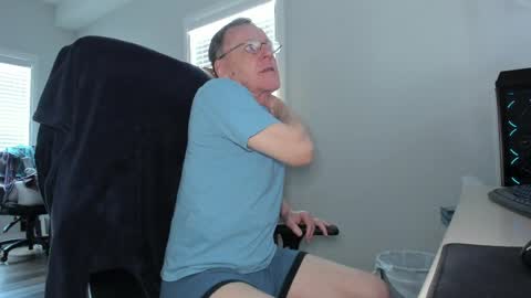 Snapshot of willyskynn chatting on June 5, 4:24 pm WillySkynn online show from June 5, 4:24 pm