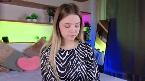 Mary online show from April 21, 3:39 pm