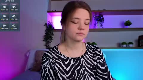 Snapshot of wilonebute chatting on June 7, 3:27 pm Mary online show from June 7, 3:27 pm