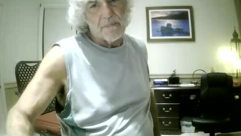 Snapshot of winedog2020 chatting on July 19, 3:10 am Gundja Man online show from July 19, 3:10 am