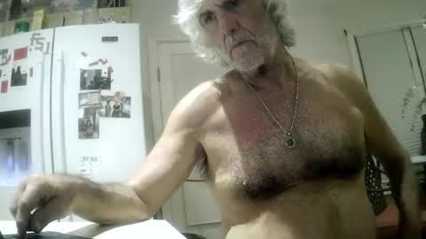 Snapshot of winedog2020 chatting on July 20, 4:38 am Gundja Man online show from July 20, 4:38 am