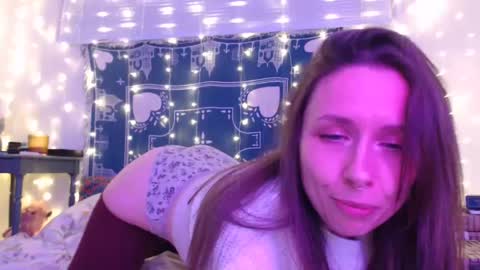 Snapshot of wingardiumleveveosa chatting on December 4, 1:25 am Eevie online show from December 4, 1:25 am