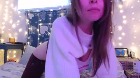 Snapshot of wingardiumleveveosa chatting on December 4, 11:46 pm Eevie online show from December 4, 11:46 pm