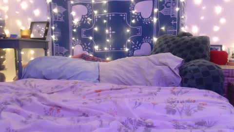 Snapshot of wingardiumleveveosa chatting on December 14, 4:34 am Eevie online show from December 14, 4:34 am