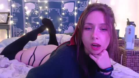 Snapshot of wingardiumleveveosa chatting on December 16, 5:38 am Eevie online show from December 16, 5:38 am