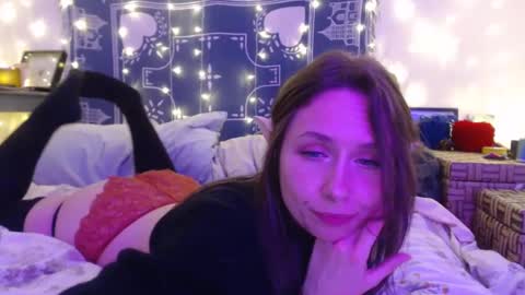 Snapshot of wingardiumleveveosa chatting on December 23, 5:39 am Eevie online show from December 23, 5:39 am