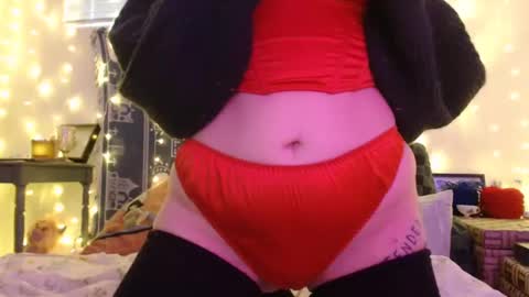 Snapshot of wingardiumleveveosa chatting on December 25, 11:10 pm Eevie online show from December 25, 11:10 pm