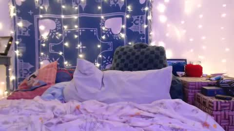 Snapshot of wingardiumleveveosa chatting on December 26, 2:12 am Eevie online show from December 26, 2:12 am