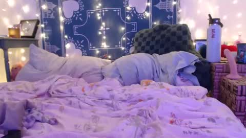 Snapshot of wingardiumleveveosa chatting on January 1, 5:22 am Eevie online show from January 1, 5:22 am