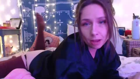 Snapshot of wingardiumleveveosa chatting on January 6, 2:37 am Eevie online show from January 6, 2:37 am