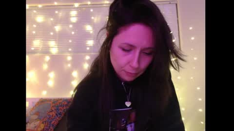 Snapshot of wingardiumleveveosa chatting on January 26, 2:14 am Eevie online show from January 26, 2:14 am