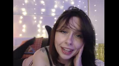 Snapshot of wingardiumleveveosa chatting on February 10, 1:46 am Eevie online show from February 10, 1:46 am