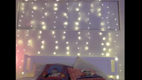 Snapshot of wingardiumleveveosa chatting on February 17, 4:53 am Eevie online show from February 17, 4:53 am