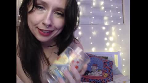 Snapshot of wingardiumleveveosa chatting on March 8, 4:12 am Eevie online show from March 8, 4:12 am