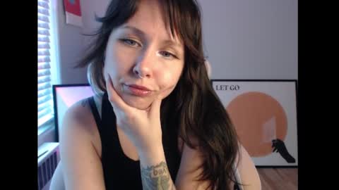 Snapshot of wingardiumleveveosa chatting on September 13, 12:21 am Eevie online show from September 13, 12:21 am