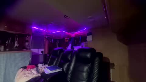 wingnuttowerguy online show from April 8, 10:48 am