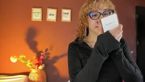 Snapshot of wini_fer chatting on November 19, 12:27 pm Wini Fer online show from November 19, 12:27 pm