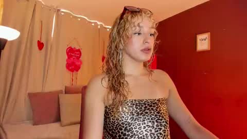 Wini Fer online show from February 8, 1:03 pm