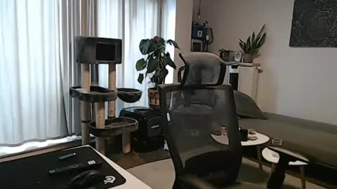 Snapshot of winnydepooh chatting on January 4, 1:53 pm cream36 online show from January 4, 1:53 pm