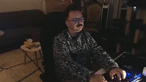 Snapshot of winnydepooh chatting on November 5, 9:48 pm cream36 online show from November 5, 9:48 pm