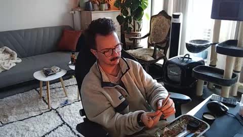 Snapshot of winnydepooh chatting on November 24, 8:03 am cream36 online show from November 24, 8:03 am