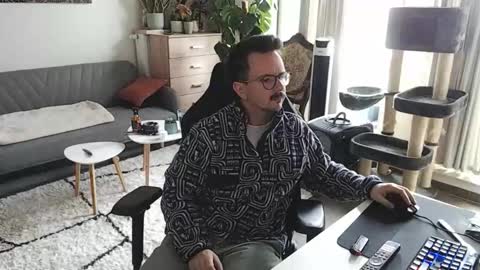 Snapshot of winnydepooh chatting on November 27, 9:00 am cream36 online show from November 27, 9:00 am