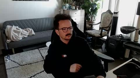 Snapshot of winnydepooh chatting on November 30, 9:35 am cream36 online show from November 30, 9:35 am