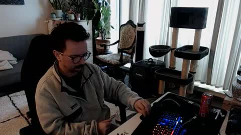 Snapshot of winnydepooh chatting on December 1, 9:58 am cream36 online show from December 1, 9:58 am