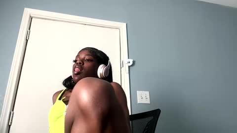 Snapshot of wishhwashy22 chatting on March 12, 7:06 pm Chanel online show from March 12, 7:06 pm