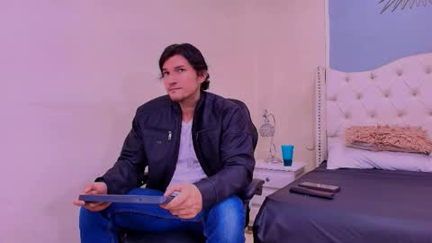 Wiston online show from March 25, 1:39 pm