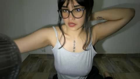 Snapshot of witch_3333 chatting on August 3, 4:33 am witch_3333 online show from August 3, 4:33 am