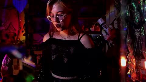 Snapshot of witch_fiona chatting on January 30, 8:10 pm Goddess of two strapons - Mr. long Don Mr. Pinky online show from January 30, 8:10 pm