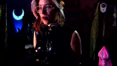 Snapshot of witch_fiona chatting on September 12, 8:09 pm Goddess of two strapons - Mr. long Don Mr. Pinky online show from September 12, 8:09 pm